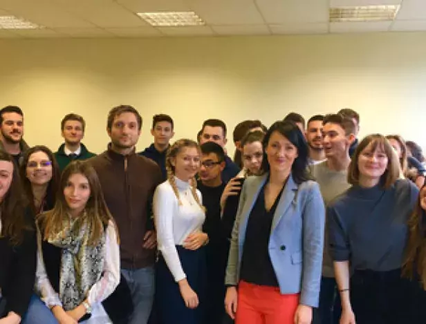 vignette-ipac-bts-negociation-digitalisation-relation-client-annecy-etudiants-etranger